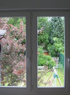 Pose de fenêtres PVC, marque Amgo, à Hautmont