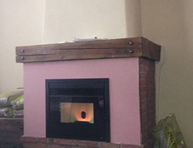 Installation dans une cheminée existante d'un insert bois.