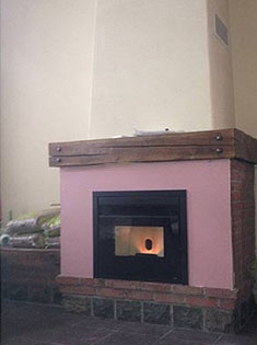 Installation dans une cheminée existante d'un insert bois.